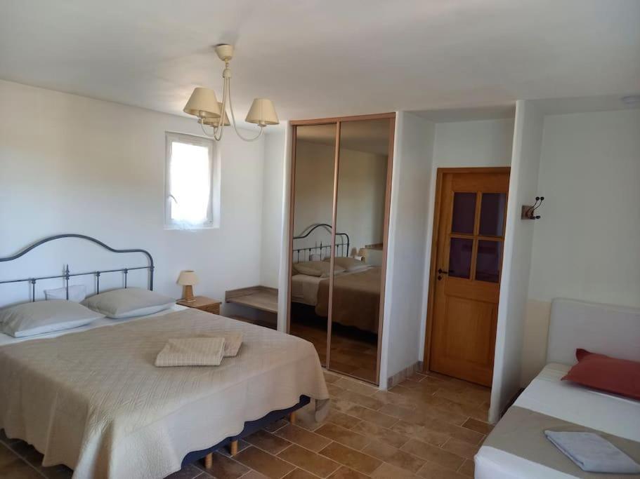 Le Mas De L'Escaillon Saint-Saturnin-lès-Apt Esterno foto