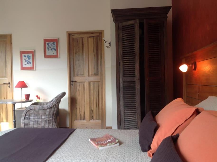 Le Mas De L'Escaillon Saint-Saturnin-lès-Apt Esterno foto